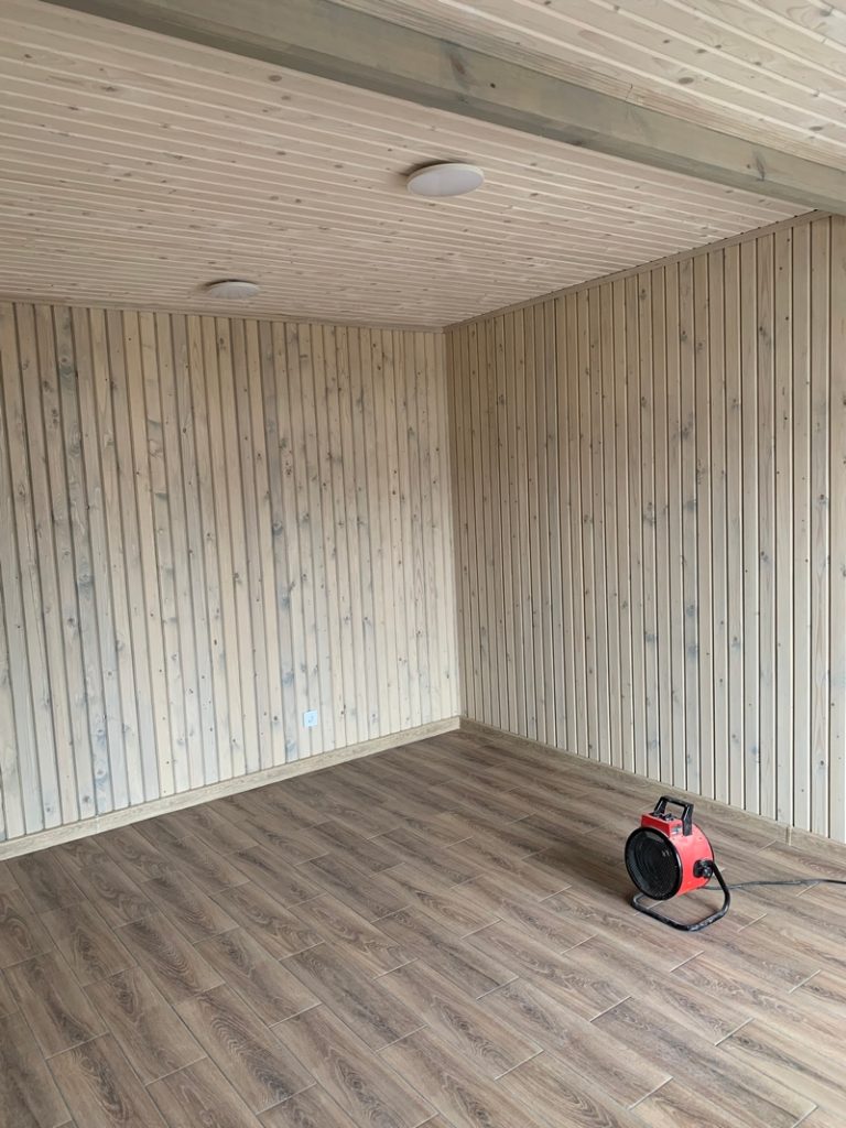 Дом с крытой верандой в поселке Янишполе, республика Карелия