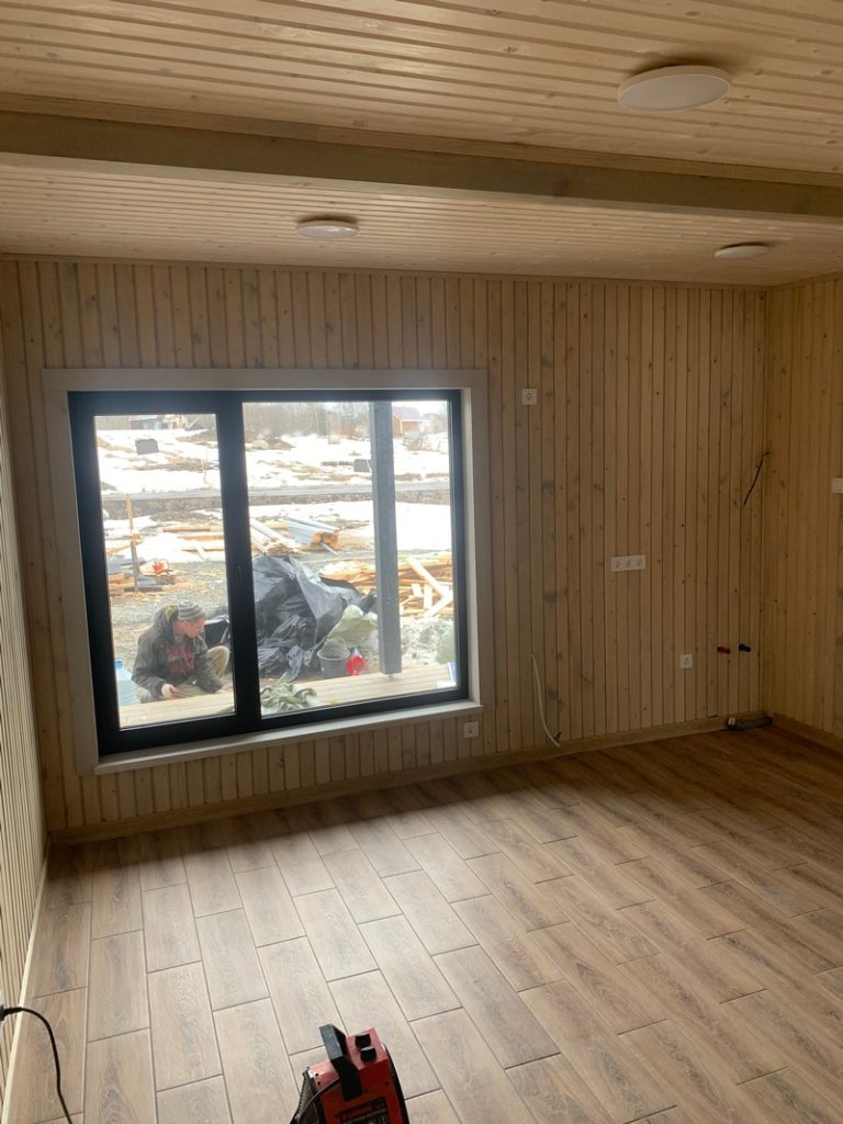 Дом с крытой верандой в поселке Янишполе, республика Карелия