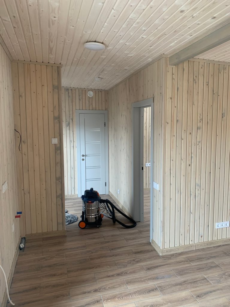 Дом с крытой верандой в поселке Янишполе, республика Карелия