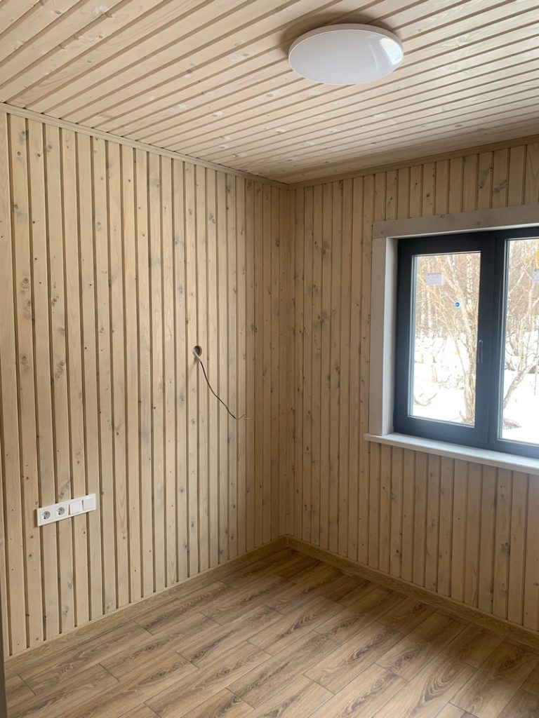 Дом с крытой верандой в поселке Янишполе, республика Карелия