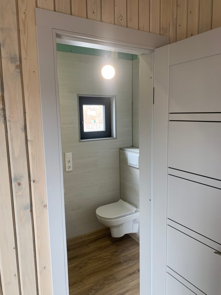 Дом с крытой верандой в поселке Янишполе, республика Карелия